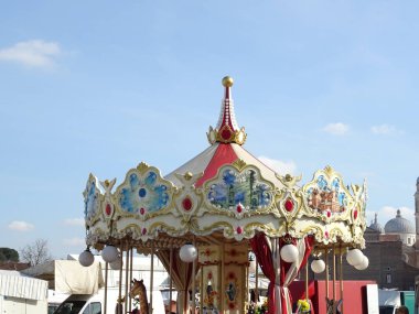 Eğlenceli-Fair Merry-Go-yuvarlak çatı