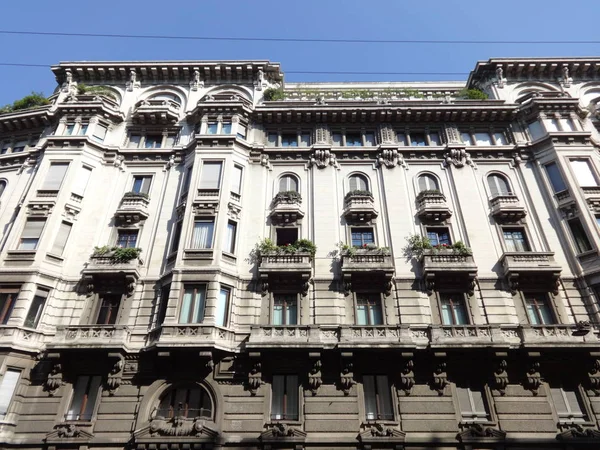 Fachada Arquitetura Milão — Fotografia de Stock