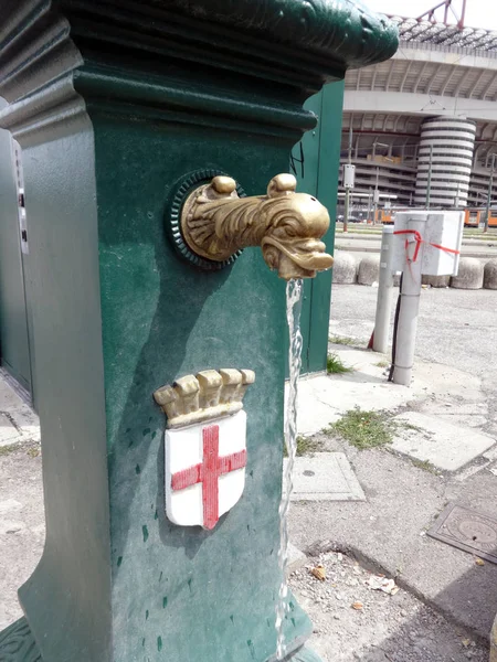 Fuente Vintage Street Durante Día — Foto de Stock