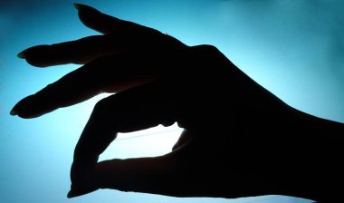 Parlak bir arka planda bir kadın el Siyah Silhouette