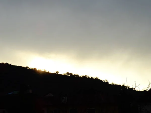 Sonnenaufgang Hinter Einem Hügel — Stockfoto