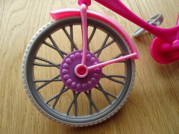 Różowy Barbie Bike Opony — Zdjęcie stockowe