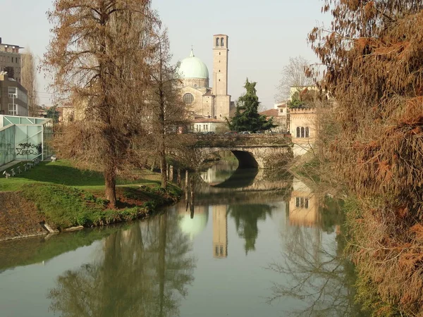 Nehir Kilise Padua Italya — Stok fotoğraf