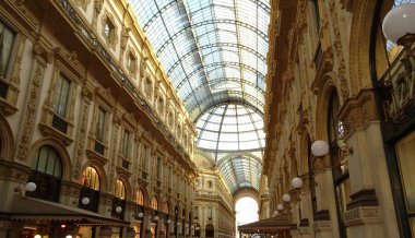 Milan Galeri cam tavan