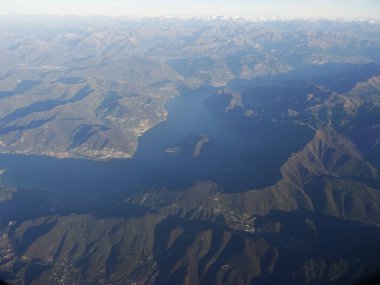 Dağ ve Deniz Manzaralı uçak üzerinden