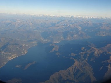 Dağ ve Deniz Manzaralı uçak üzerinden