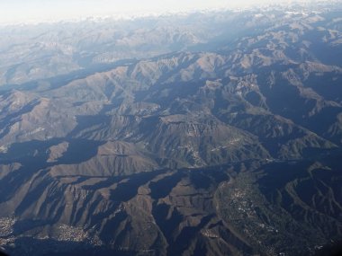 uçak görünümünden dağlar