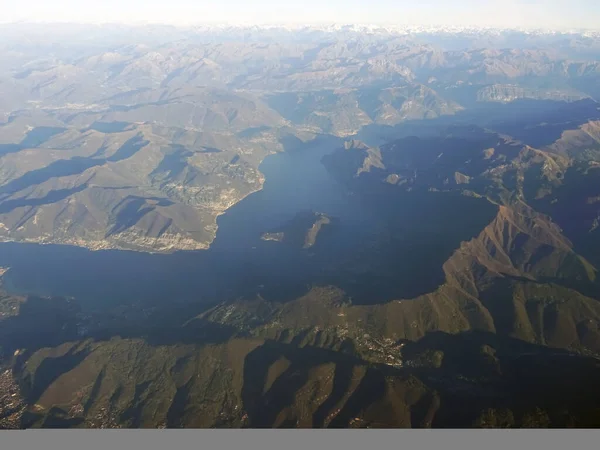 从飞机的山和海景 — 图库照片