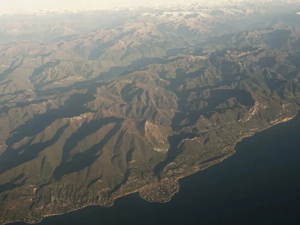 Blick Auf Die Berge Aus Dem Flugzeug — Stockfoto