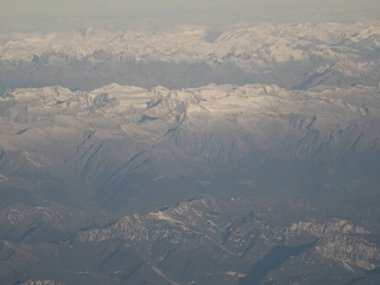 uçak görünümünden dağlar