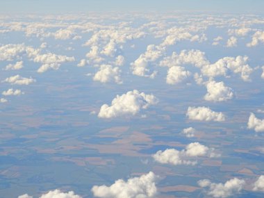 uçak görünümünden bulutlar