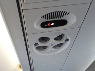 Uçak yolcu tavan düğmeleri