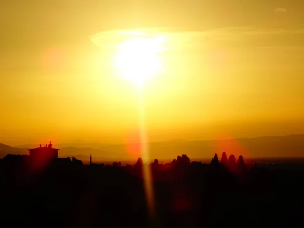Heller Sonnenuntergang Über Einer Stadt — Stockfoto
