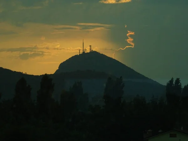 Cielo Luminoso Una Collina — Foto Stock