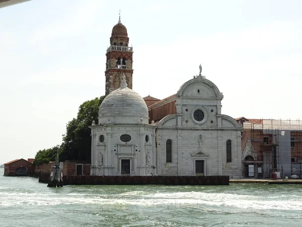 Talyanca Kilise Kule Arka Plan Yakın Çekim — Stok fotoğraf