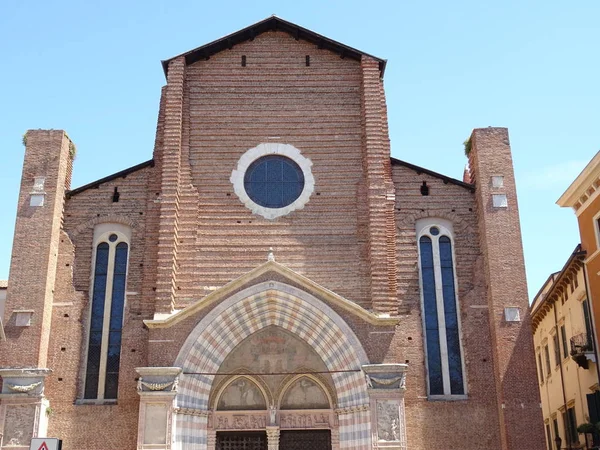 Italiaans Kerk Toren Achtergrond Close — Stockfoto