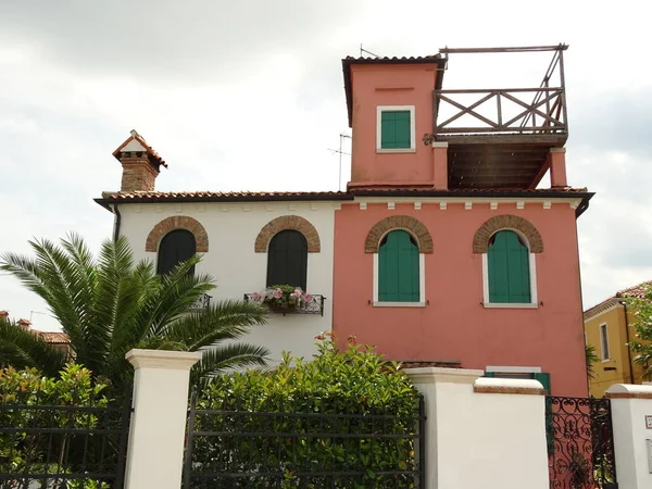 五颜六色的房子法 在布拉诺 意大利 — 图库照片