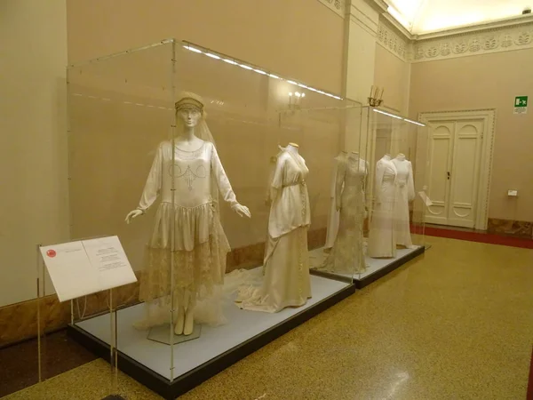 Vestido Femenino Italiano Museo — Foto de Stock