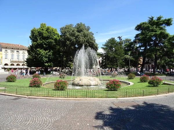 Fontanna Centrum Werona Włochy — Zdjęcie stockowe