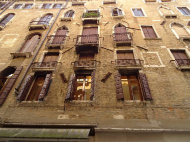 Venedik Chanel, İtalya arka plan