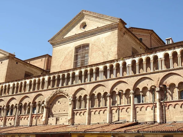 伝統的なイタリア建築様式アーチ — ストック写真