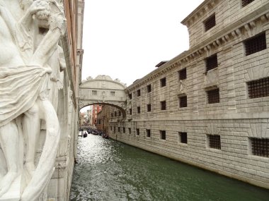 Venedik Chanel, İtalya arka plan