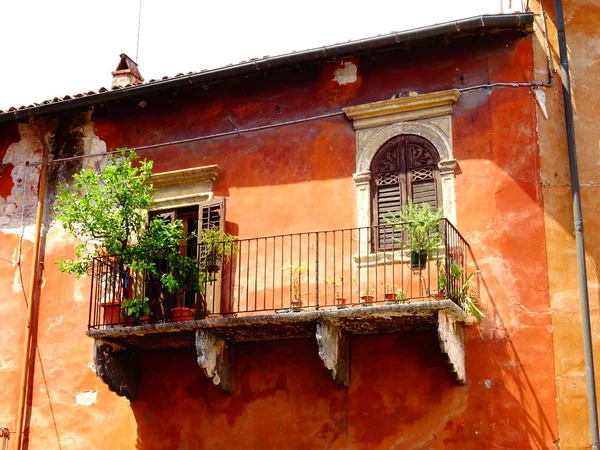 Fasada Tradycyjnej Włoskiej Architektury — Zdjęcie stockowe