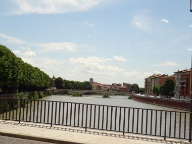 İtalyan Nehri şehirde akan 