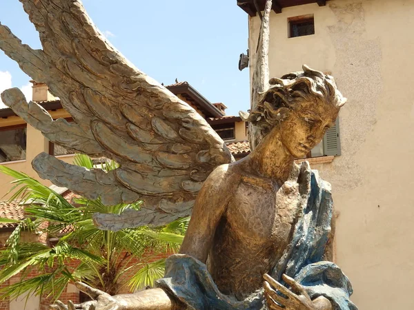 Estátua Anjo Feminino Itália Durante Dia — Fotografia de Stock