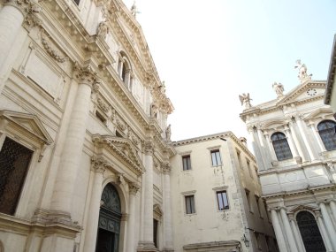 Gündüz İtalyan Mimarisi 