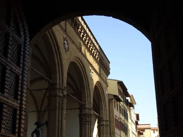 Italiaanse Architectuur Uitzicht Vanaf Een Arch Gate — Stockfoto