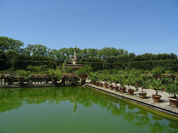 Pequeño Lago Jardín Italia — Foto de Stock