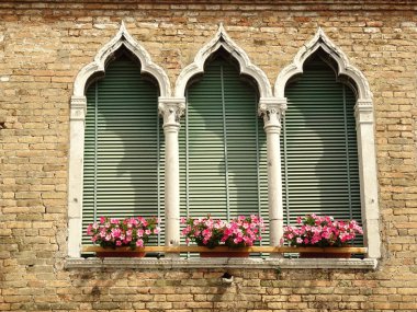 Windows, geleneksel bir İtalyan bina