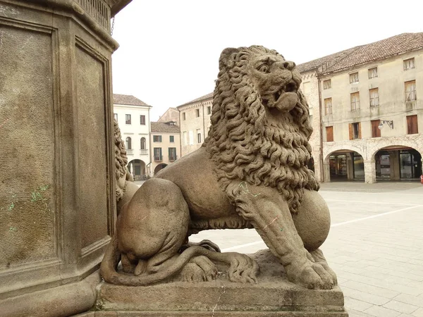 Statue Lion Pierre Este Italie — Photo