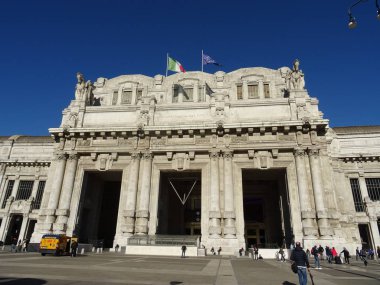 Milano Merkez İstasyonu gündüz 