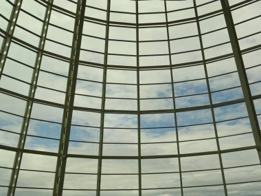 İçerden Yüksek Cam Pencereler