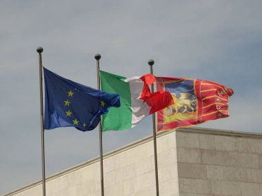Avrupa Birliği, İtalya ve Venedik bayrakları