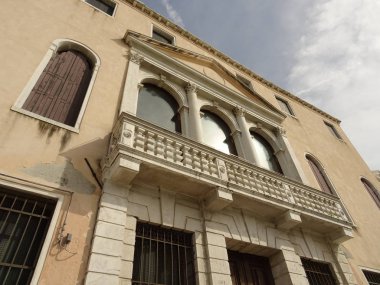Gündüz geleneksel İtalyan Cephesi 