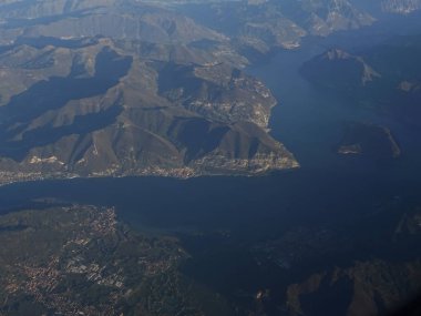 Dağ ve Deniz Manzaralı uçak üzerinden