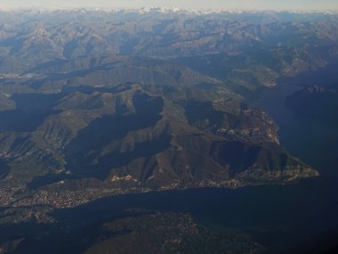 uçak görünümünden dağlar