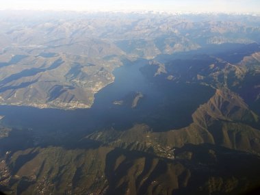 Dağ ve Deniz Manzaralı uçak üzerinden
