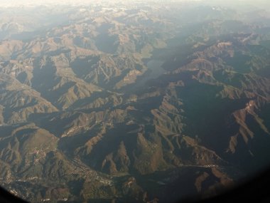 uçak görünümünden dağlar