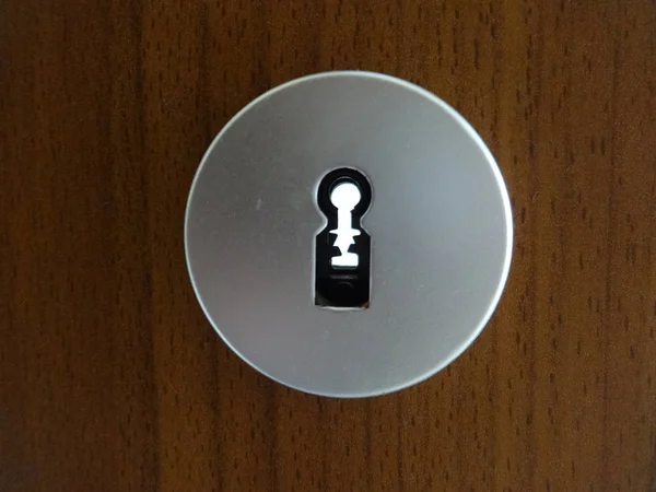 木製のドアの鍵穴 — ストック写真
