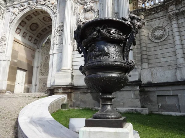 Statue Dolmabah Palast Istanbul Türkei — Stockfoto