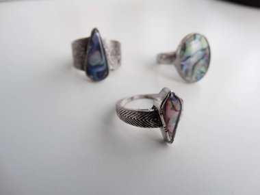 Mermer Dekorasyon ile modern Gümüş Alyanslar