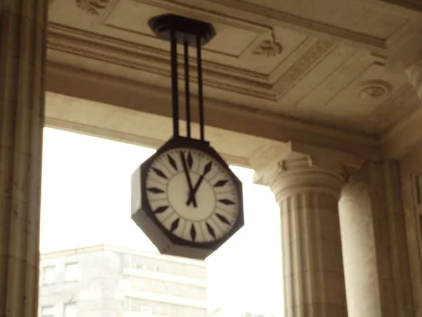 Ρολόι Για Τον Κεντρικό Σταθμό Του Μιλάνο — Φωτογραφία Αρχείου