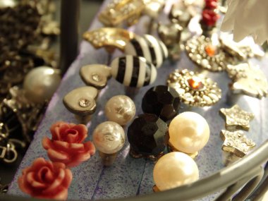 Güzel Küçük el yapımı Küpe