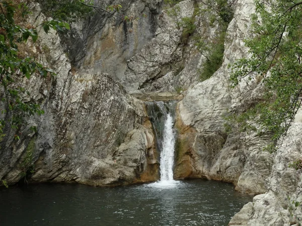 Gyönyörű Vízesés Parkban — Stock Fotó