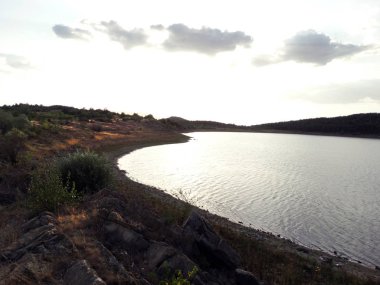 Gündüz Suni Göl Görünümü 