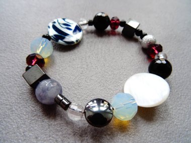 El yapımı değerli taş bilezik arka plan